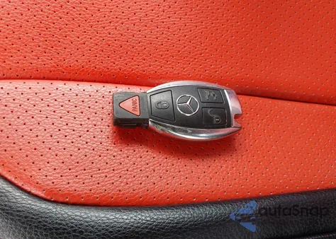 2012 Mercedes-Benz C 300 Sport 4Matic z USA, uszkodzony, nr VIN WDDGF8BB9CA605276